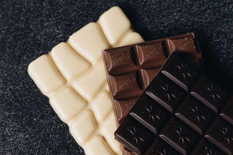 Pagkain ng dark chocolate para sa puso