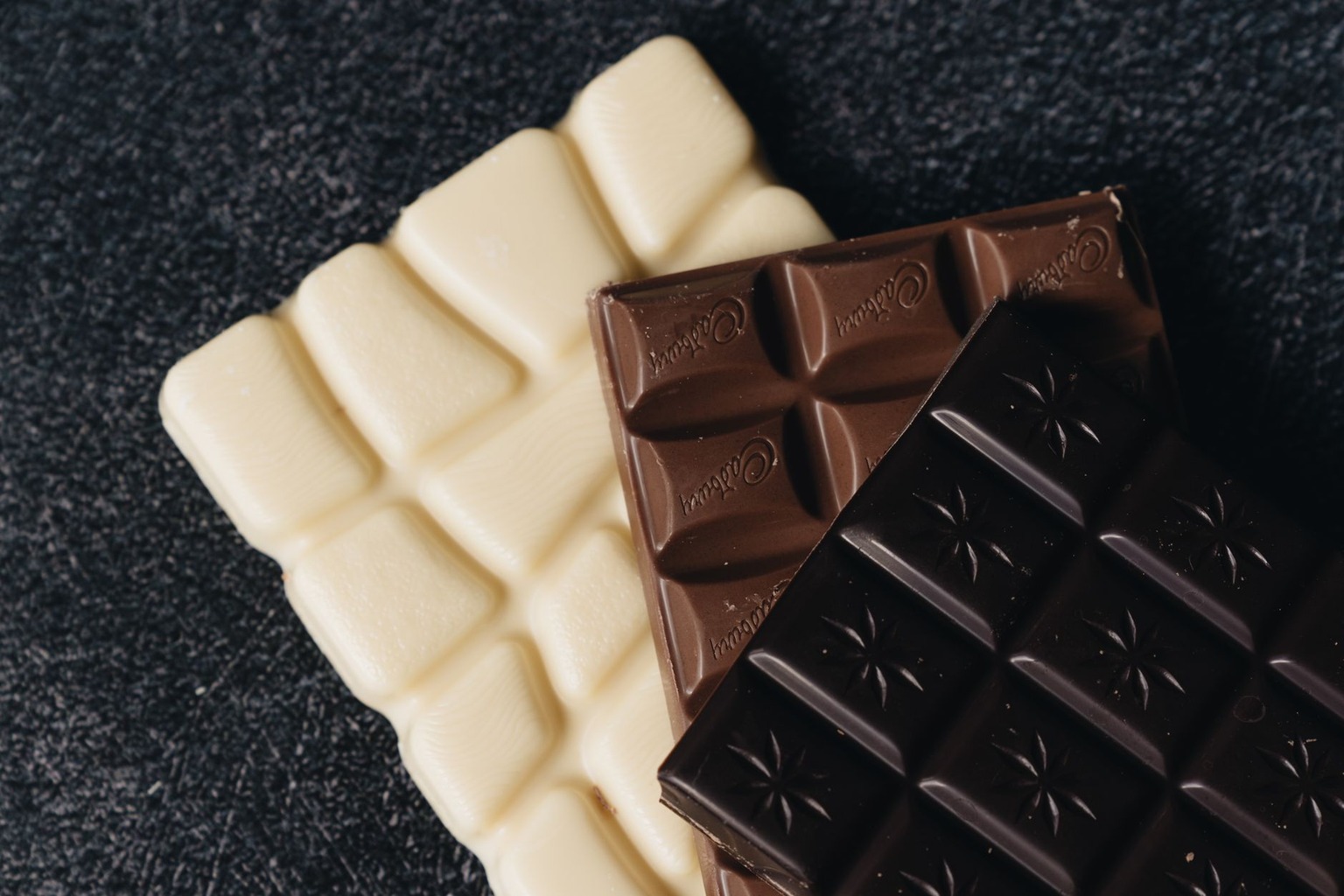 Pagkain ng dark chocolate para sa puso
